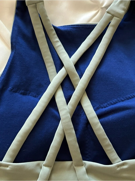 Lululemon High Neck Sports Bra in Moss, Size 4, Excellent! - Picture 5 of 5